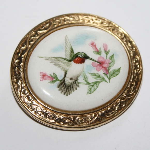 Avon Jewelry - AVON Summer song the hummingbird brooch